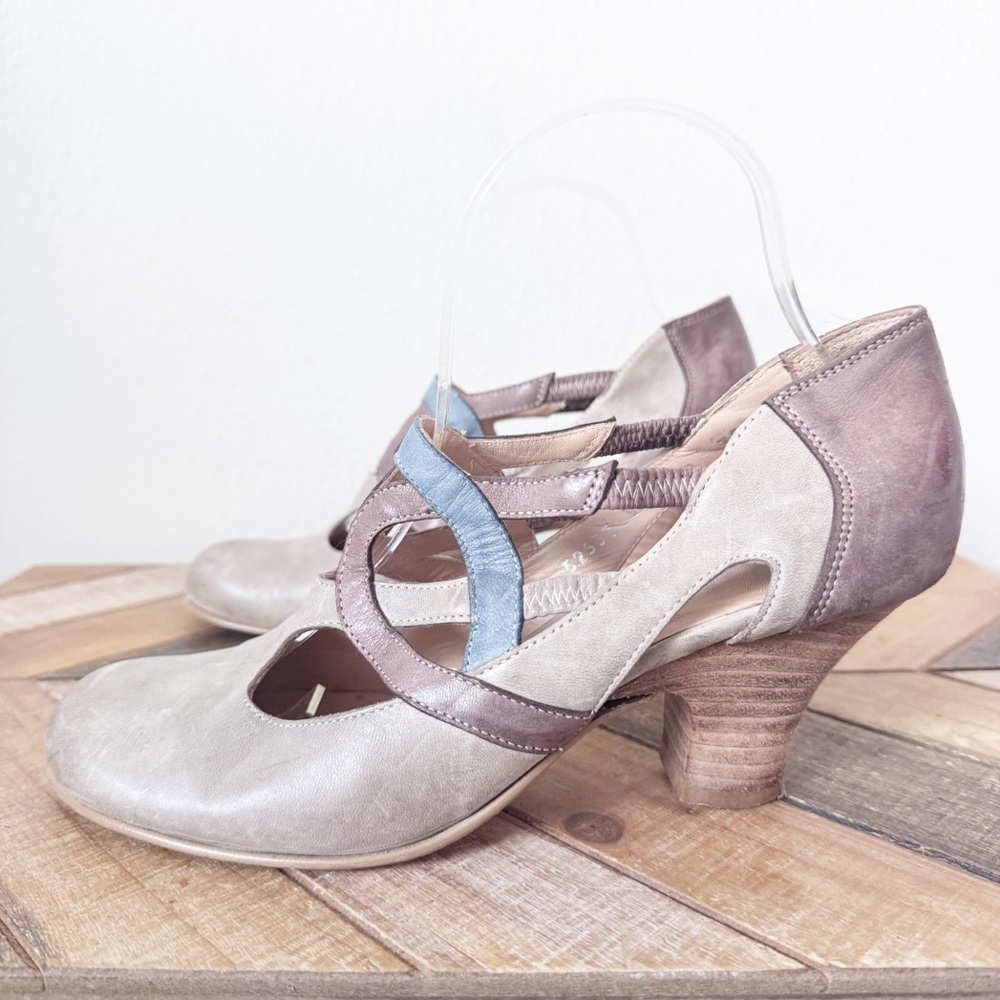FIDJI Leather Mary Jane Style Heels